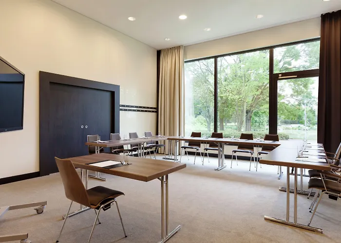 Отель Steigenberger Parkhotel Брауншвейг